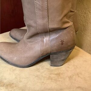 Frye SZ 8.5B Women’s Tall brown Leather Boots Heel 3.25”. Shaft 21” calf 16.5”